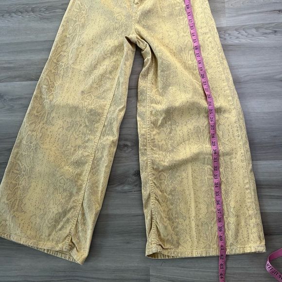 Urban Outfitters BDG 29 Yellow Snakeskin Super Flare Leg Jeans - Picture 7 of 15
